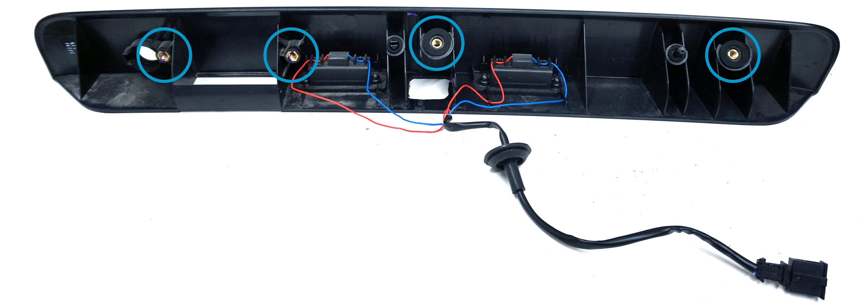 Komplett kit för eftermontering av back-kamera i VW Crafter