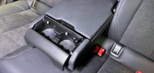 Installera Audi mugg-hållare